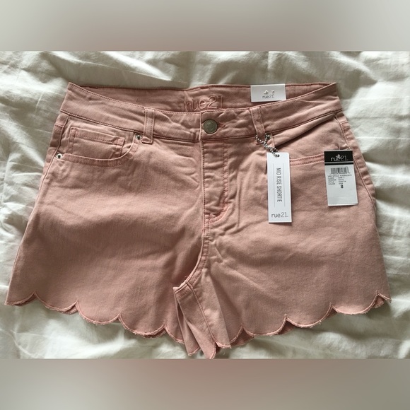 Rue21 Pants - NWT ~ Adorbs Mid-Rise Zip Pastel Pink Scallop Trim Shorties Rue21